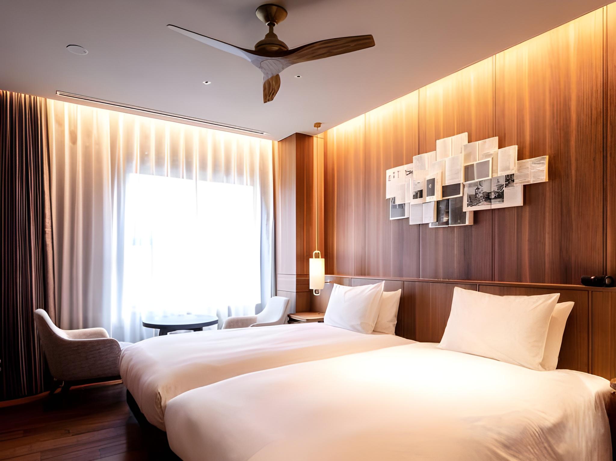 Episode 3, Twin Beds