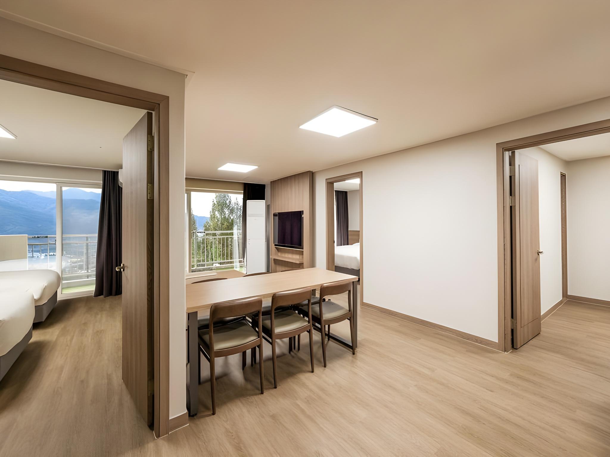 Kensington, Renovated, Royal, Suite