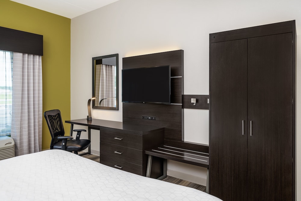 Holiday Inn Express Hotel and Suites Florence I-95 at Hwy 327 24/51