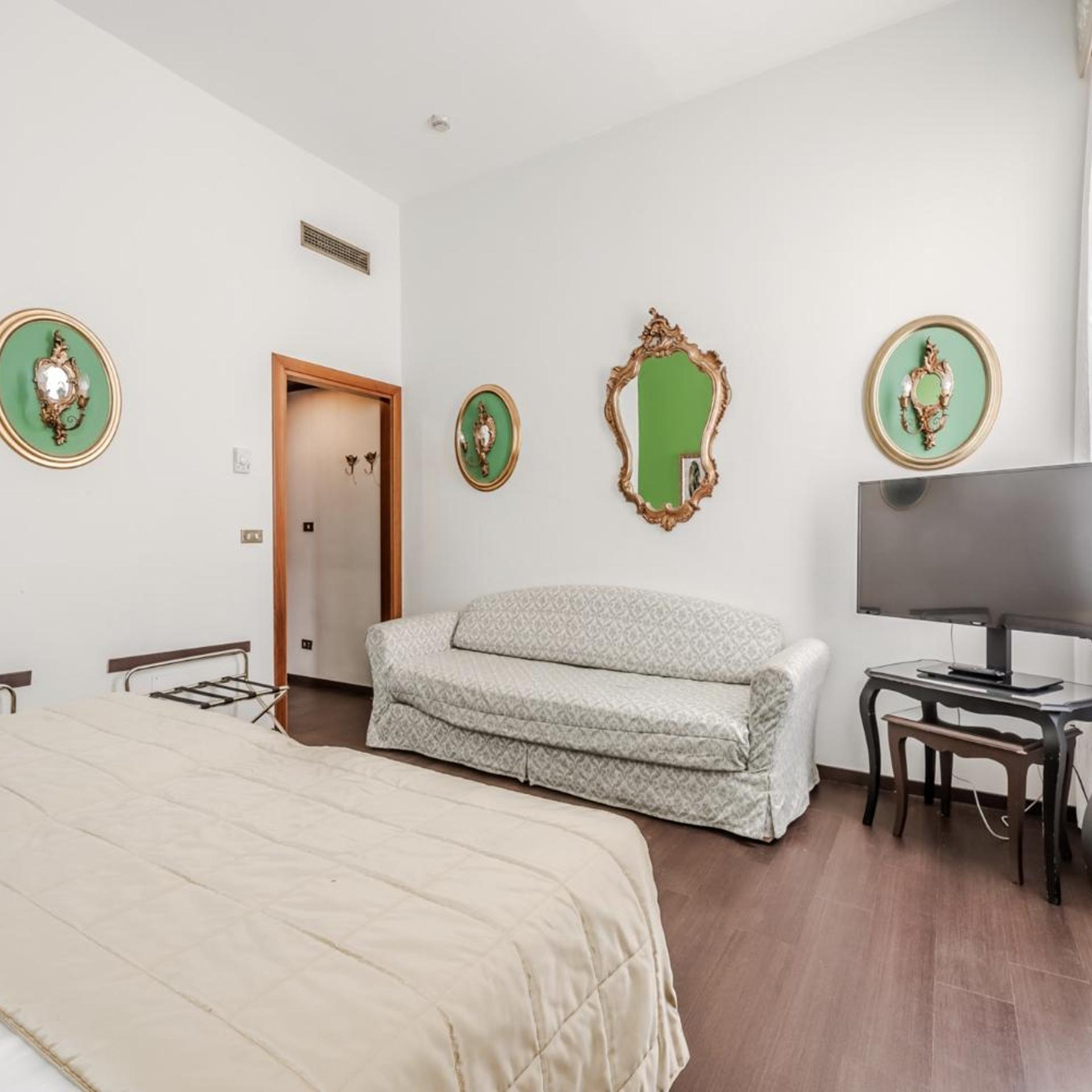 HOTIDAY Room Collection - Venezia Santa Lucia 24/50