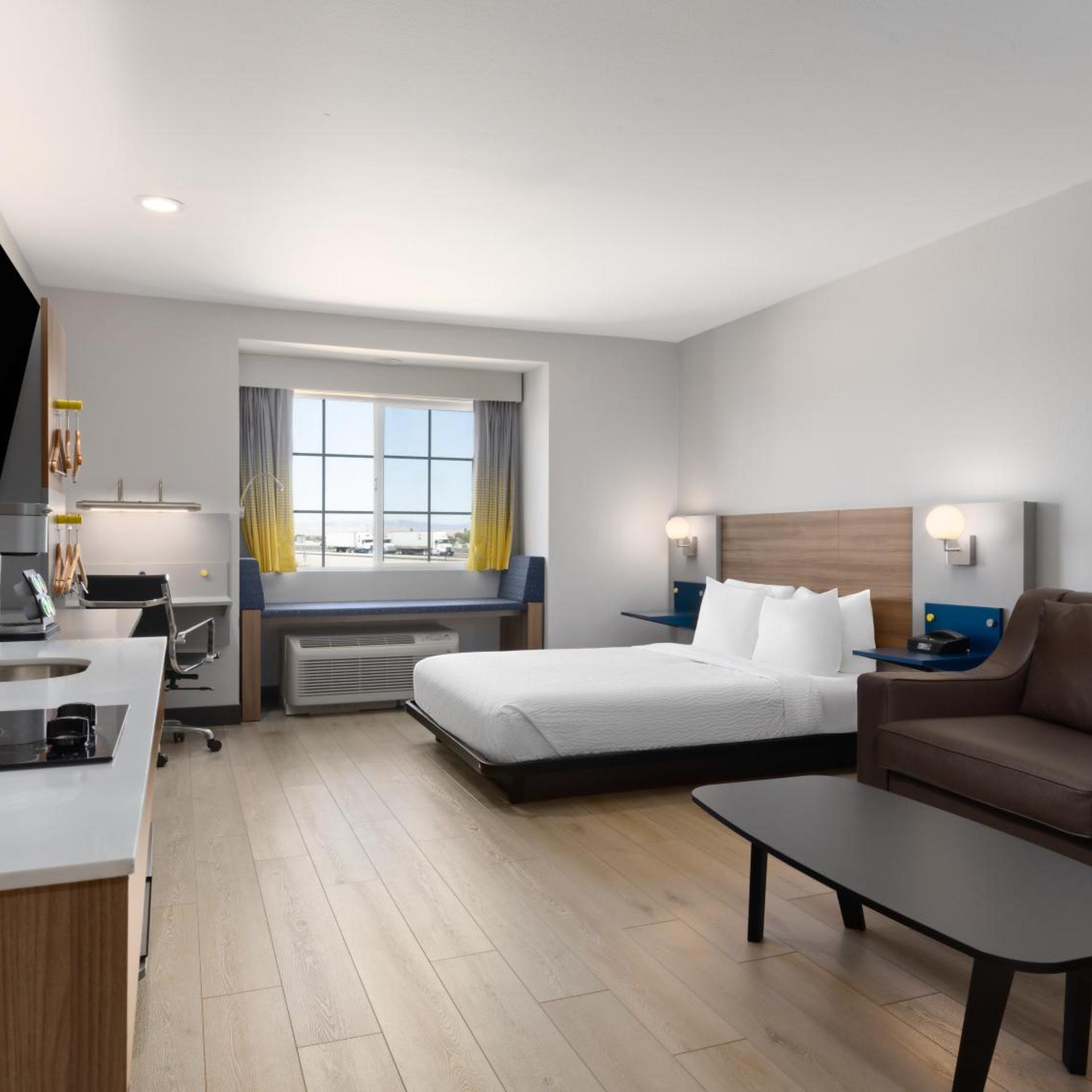 Efficiency, Studio, Queen Bed, Accessible