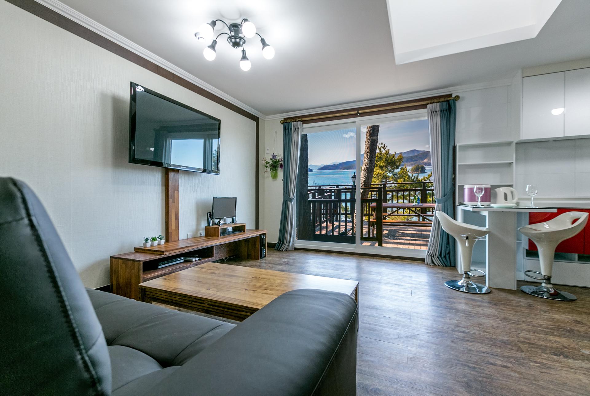 Tongyeong Beach Castle Hotel 10/54