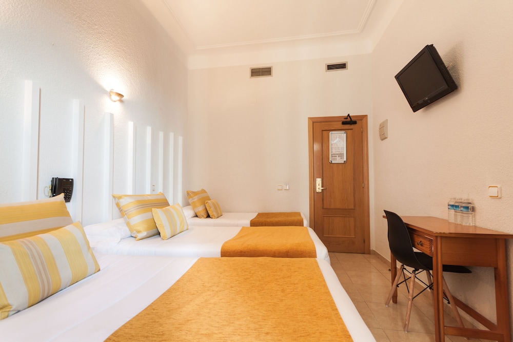 ROOM, TRIPLE
