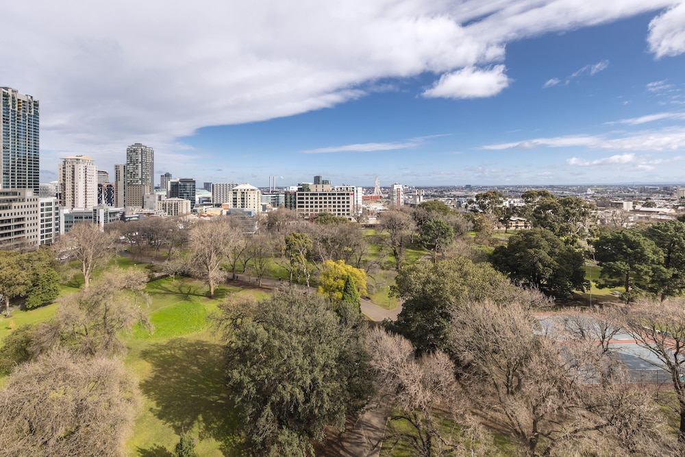 Flagstaff Gardens Hotel 61/65