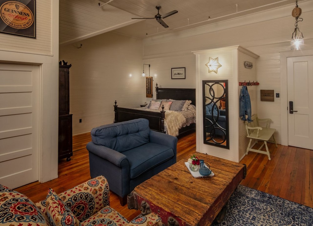 McCloud River Mercantile Inn 24/50