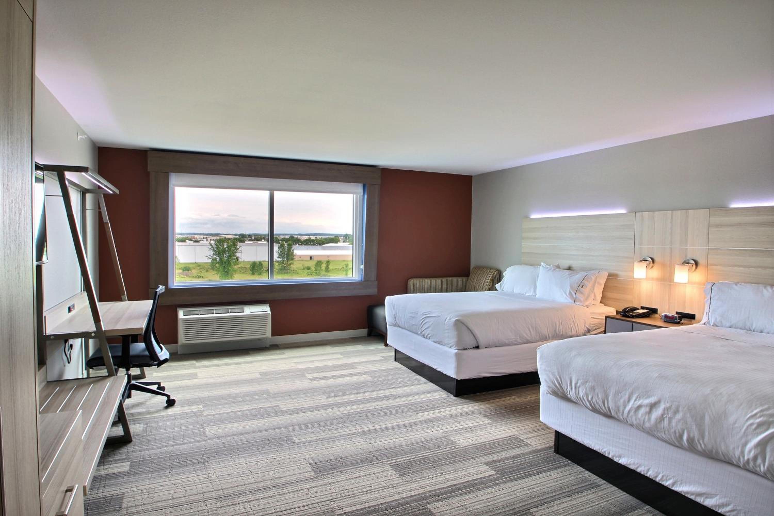 Deluxe, Suite, Queen Bed, Accessible