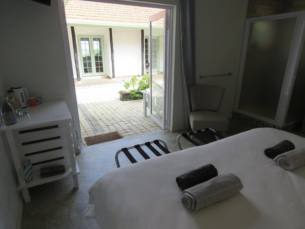 Bare Feet Retreat 25/50
