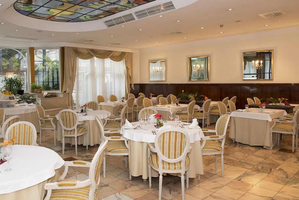 Hotel Mozart 40/51