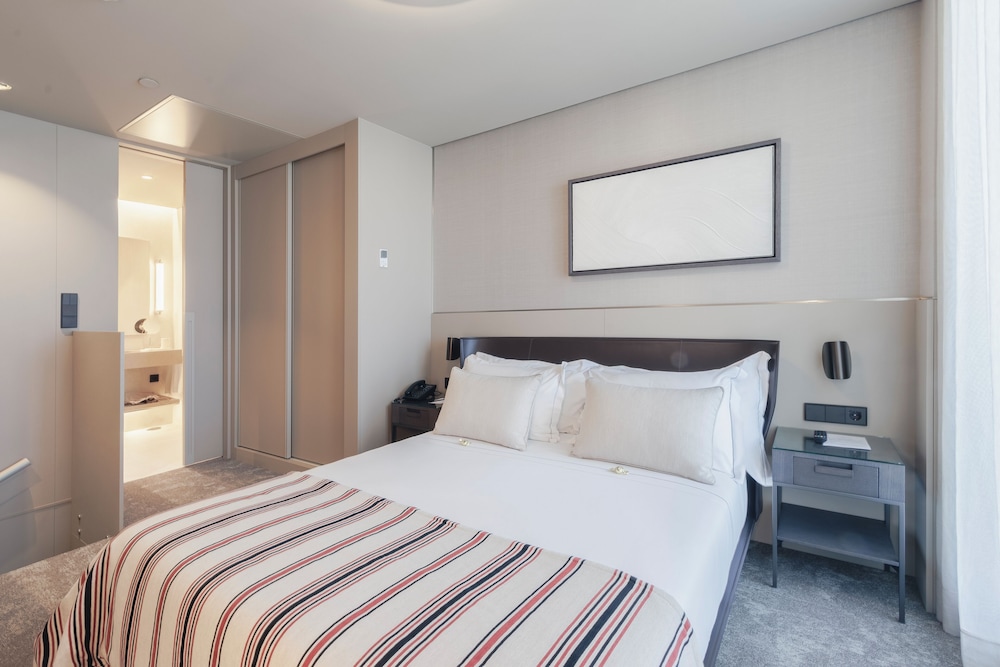 Sky, Suite, Queen Bed, Sofa, Kitchenette