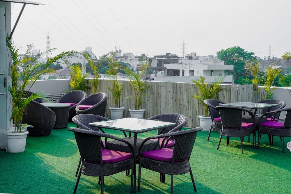 Saltstayz Hotel Huda City Center 23/49