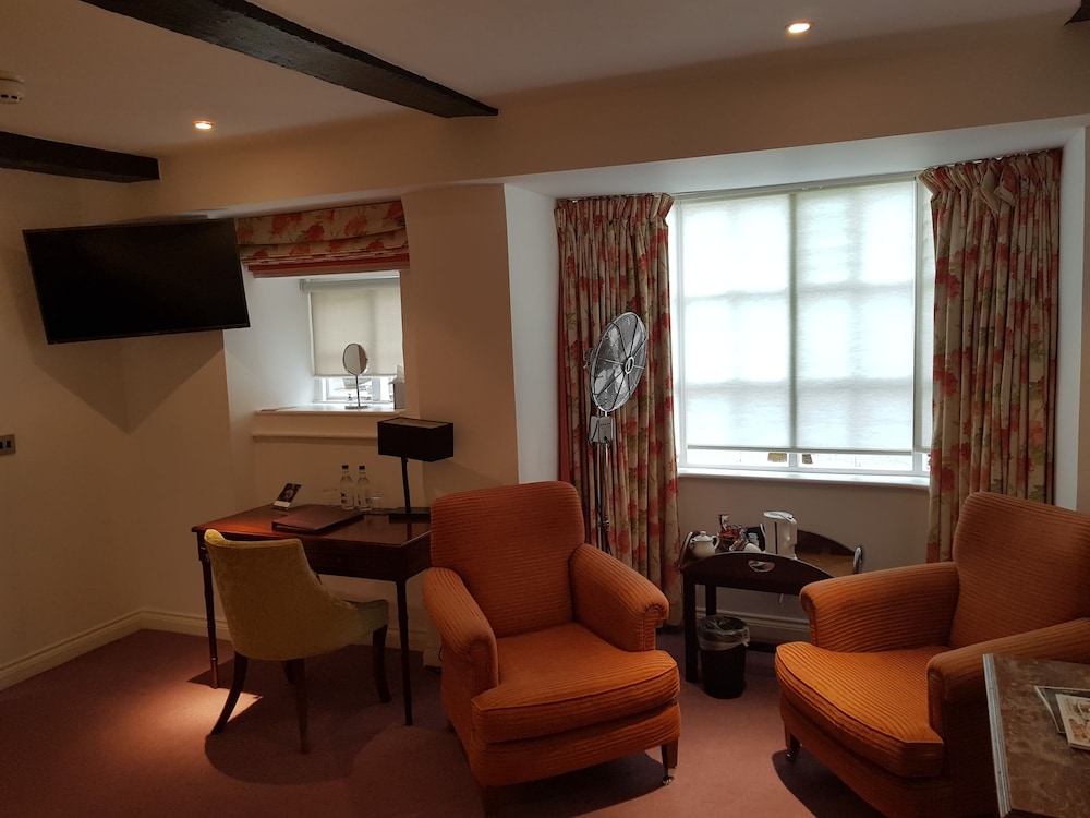 Noel Arms Hotel 29/49