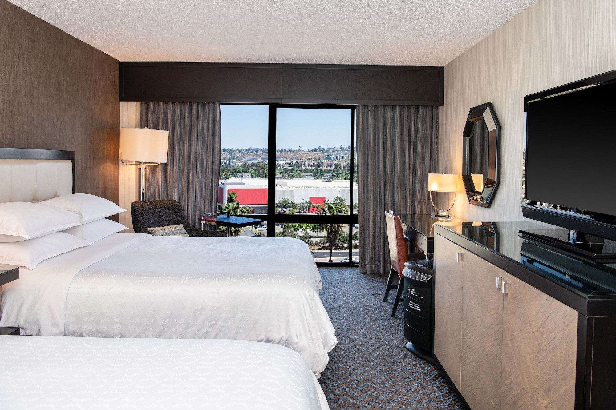Pure, 2 Queen Beds