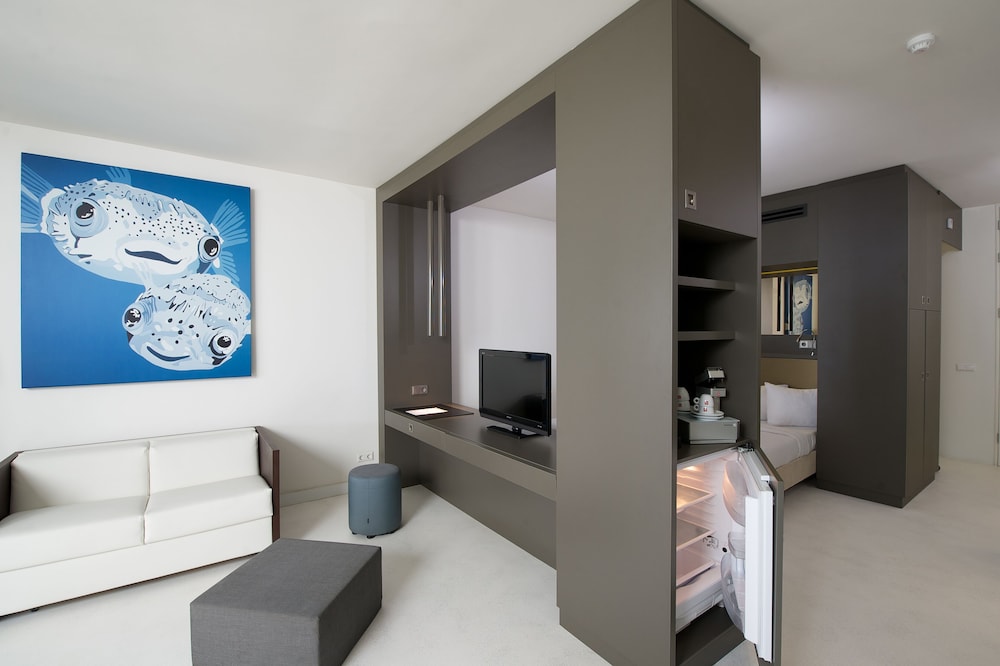 Papagayo Beach Hotel 48/76