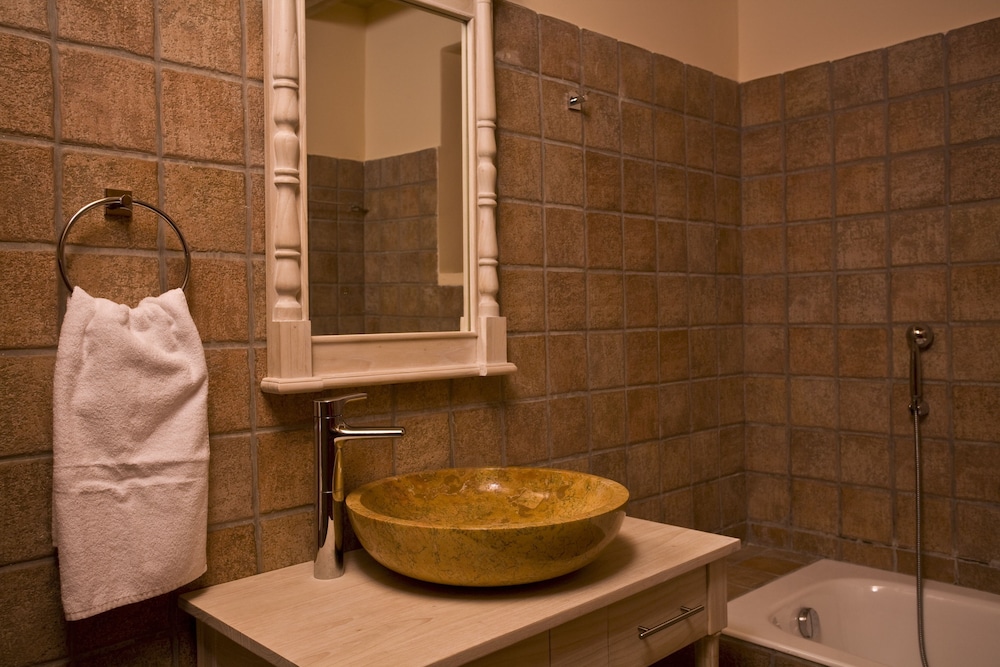 AEGEA BLUE CYCLADITIC RESORT(FOMERLY AEGEA BLUE VILLAS AND SUITES) 68/72