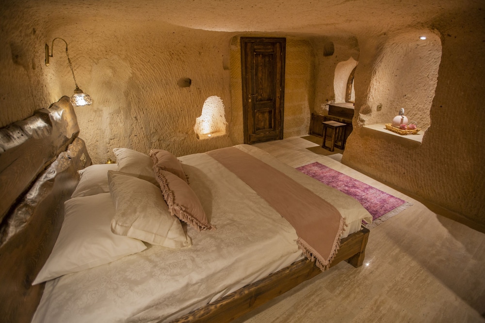 Maks Cave House 15/50