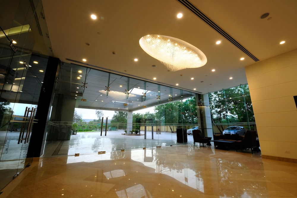 Gurmon Hotels Sohna Road Gurugram a Member of Radisson Individuals 10/75