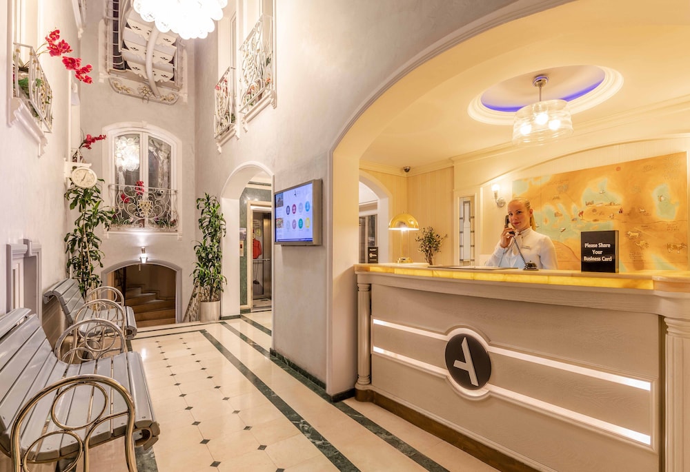 Lobby at Hotel Amira Istanbul, ISTANBUL