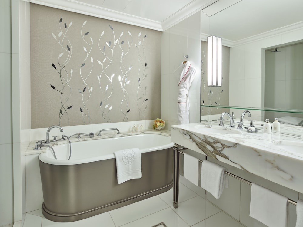 Hotel Plaza Athenee 78/79