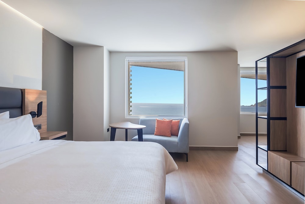 JUNIOR SUITE, KING BED