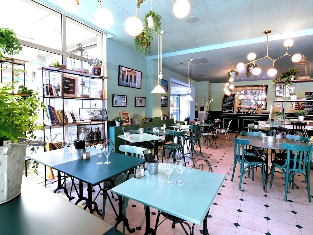 restaurant cafeteria