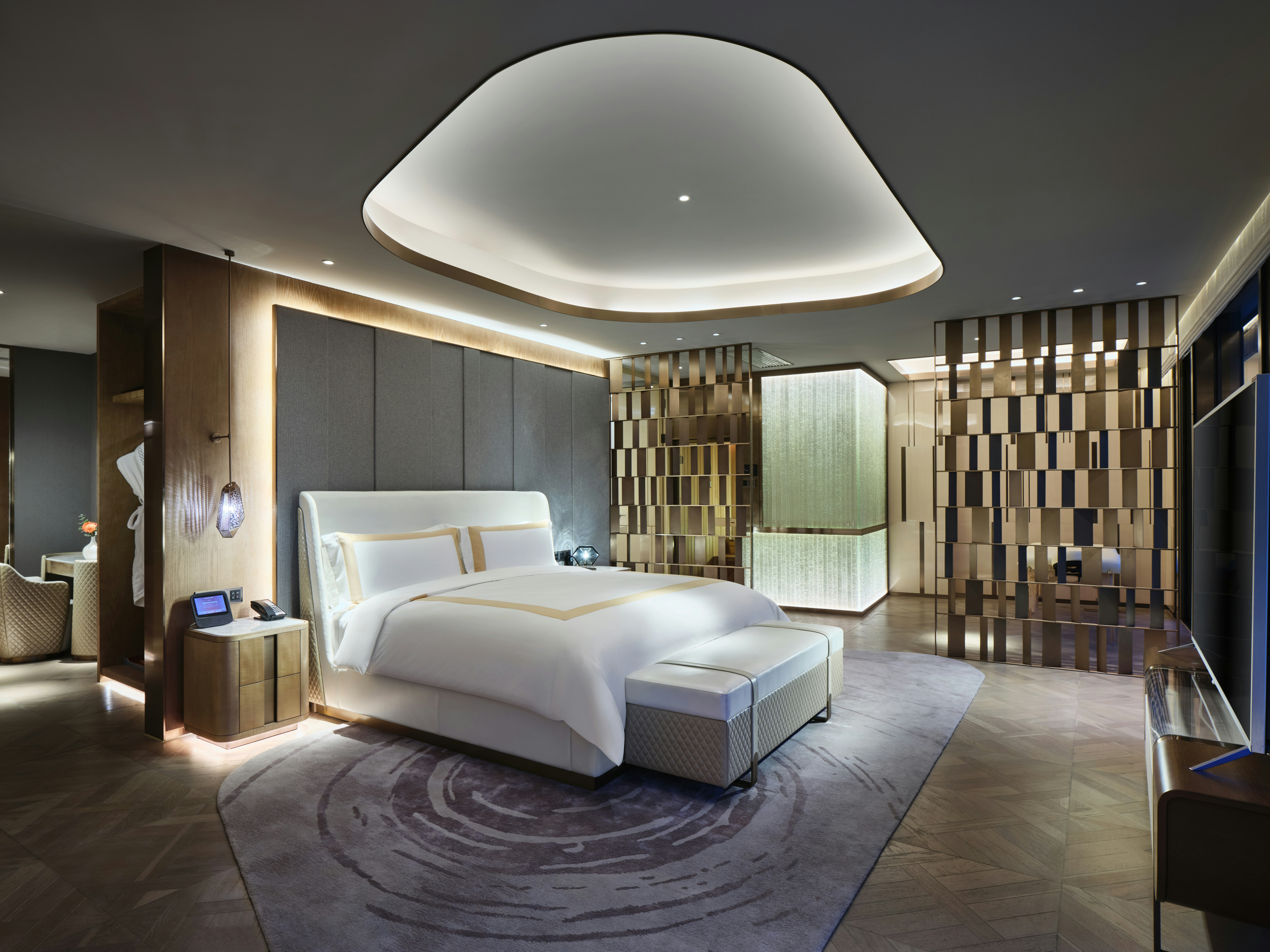 Intercontinental Shanghai Wonderland 5/50