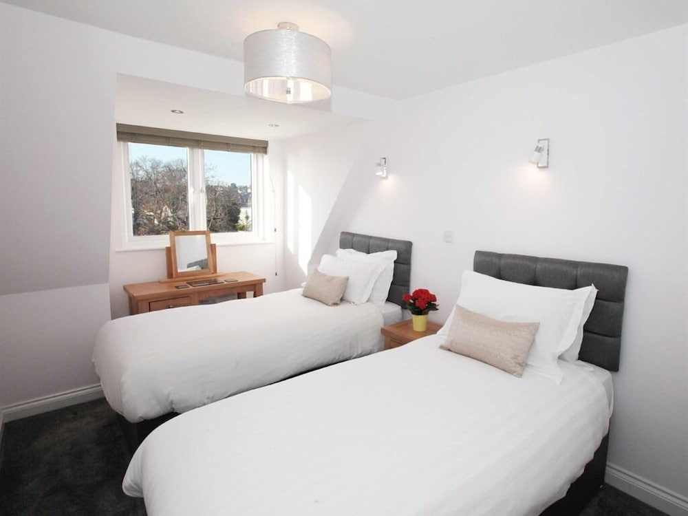 Austen's Luxury Apartments 6/50