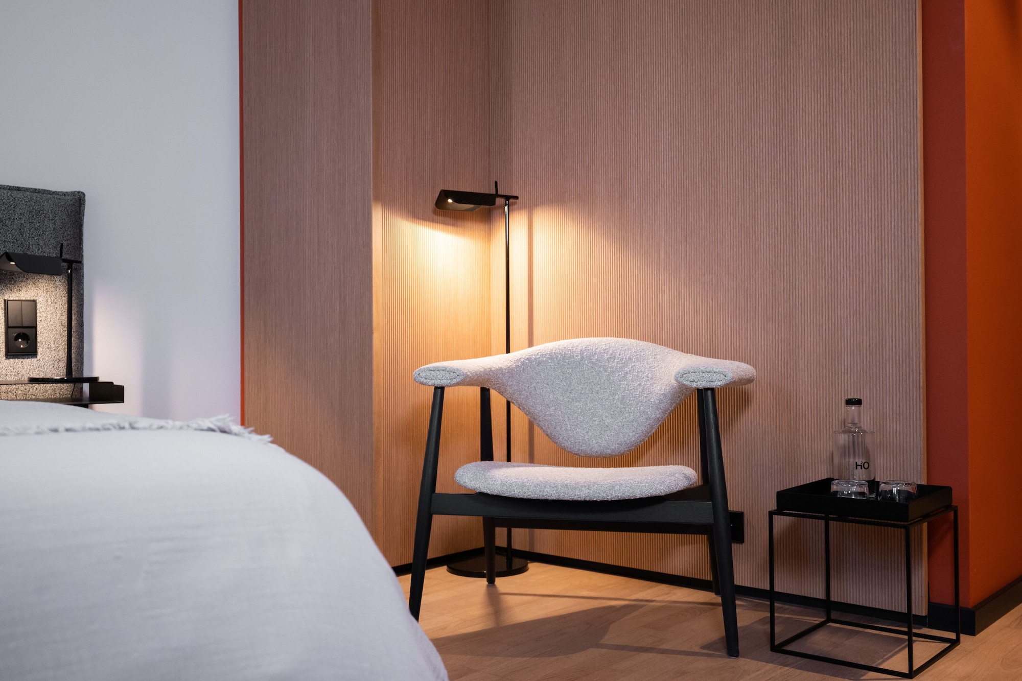 BOUTIQUE, QUEEN BED
