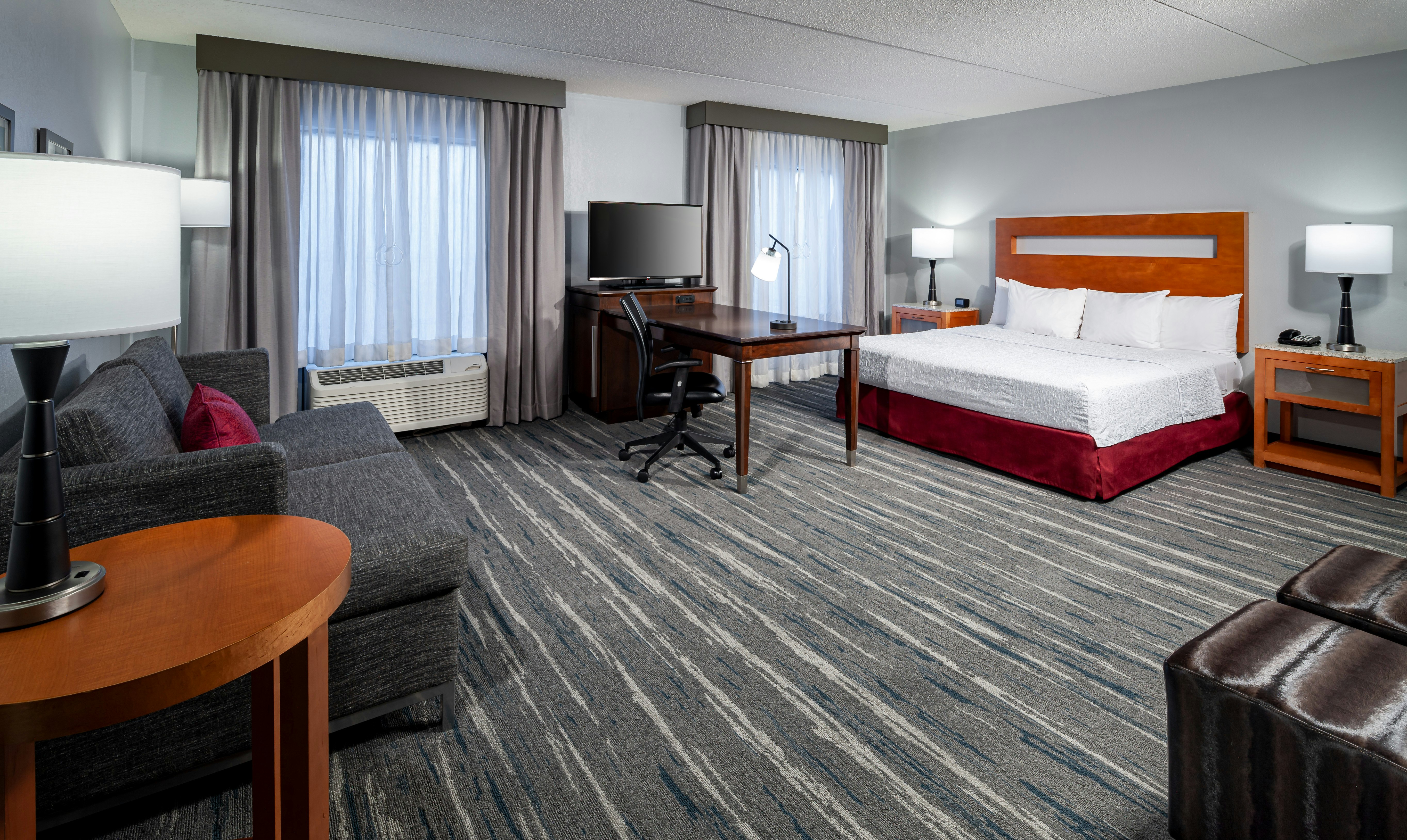 STUDIO, SUITE, KING BED