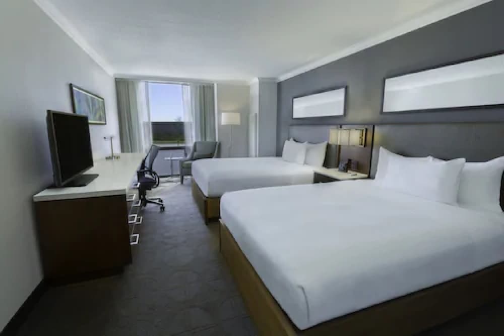 Hilton Toronto Airport Hotel & Suites 14/79