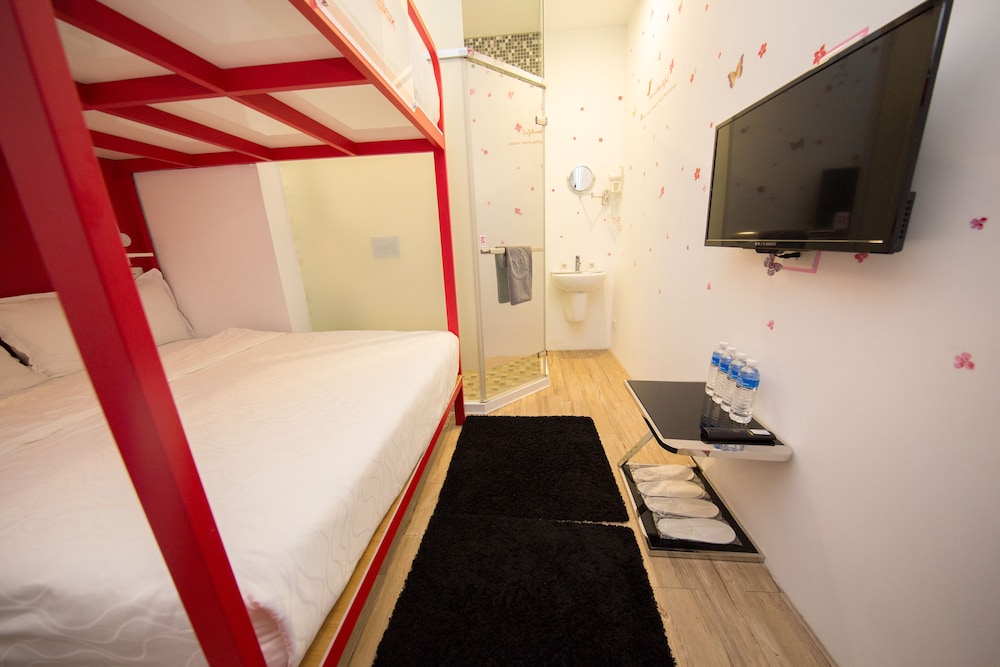 ROOM, QUADRUPLE