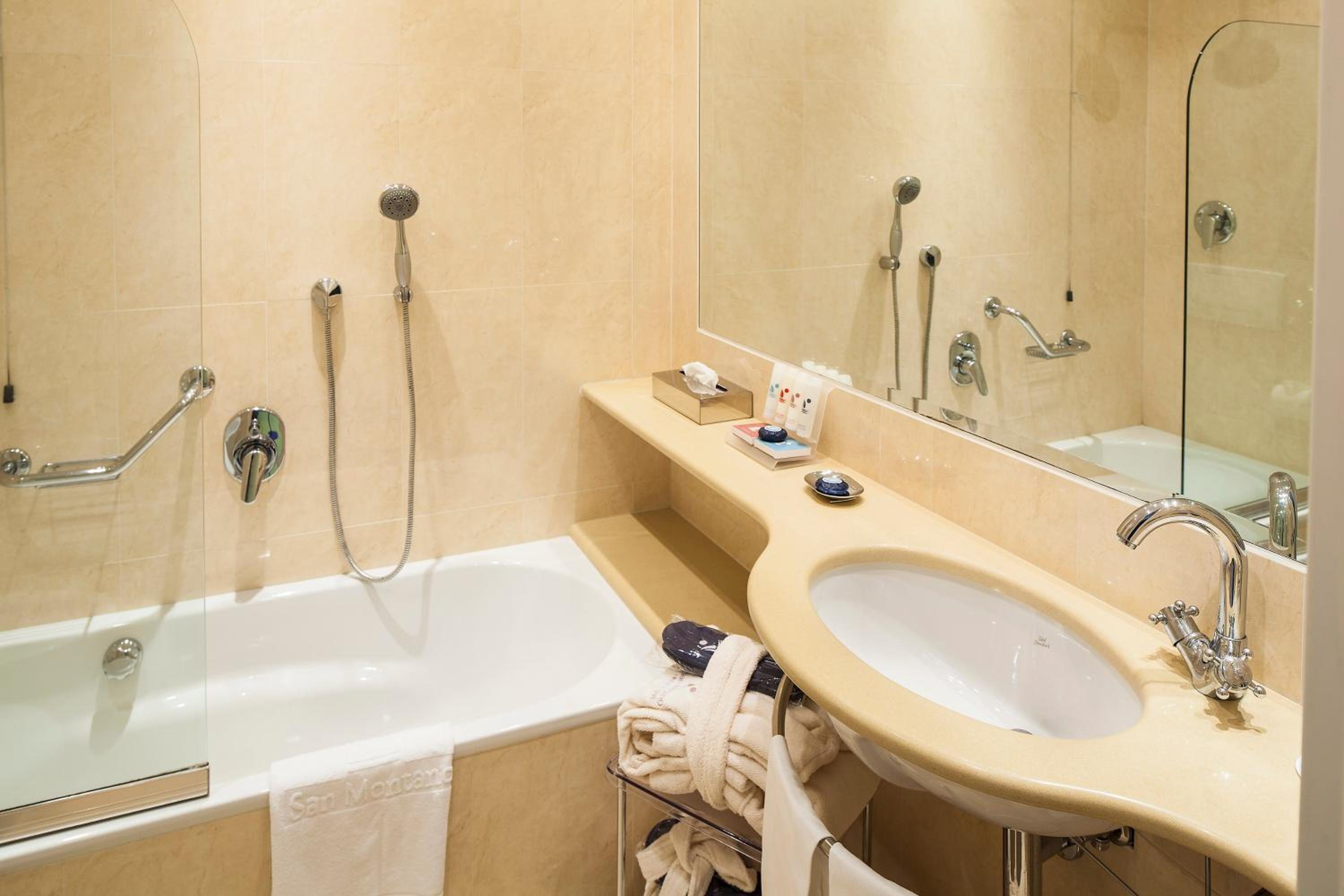 غرفة كومفورت بسرير مزدوج، Albergo San Montano 6/7