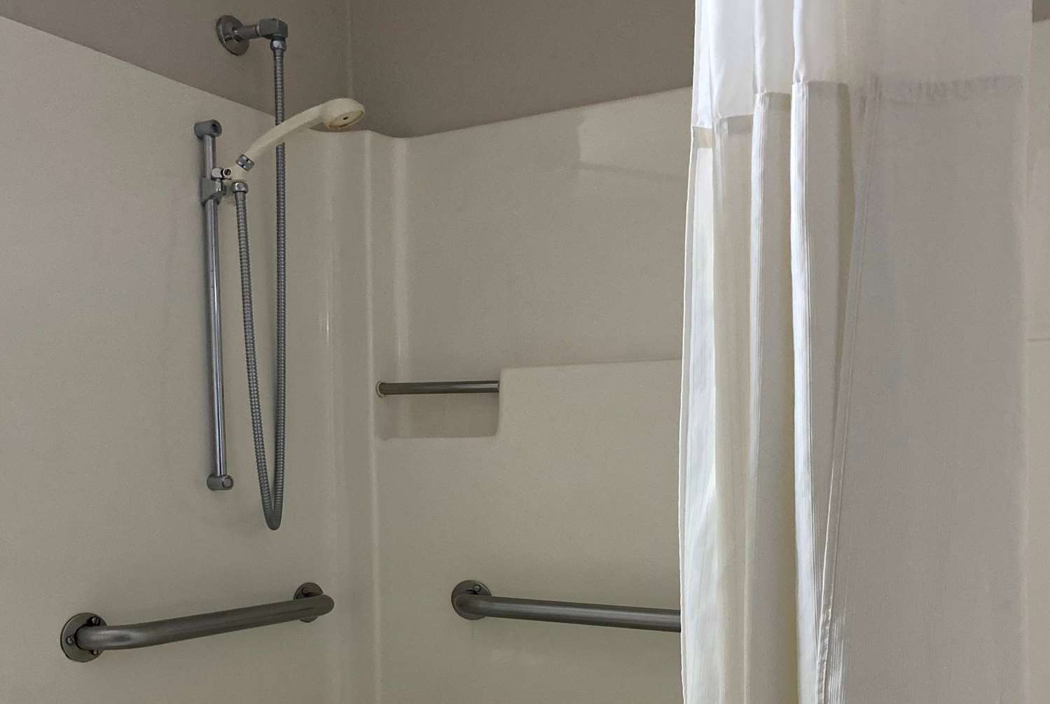 Days Inn by Wyndham Brunswick Bath Area 34/59