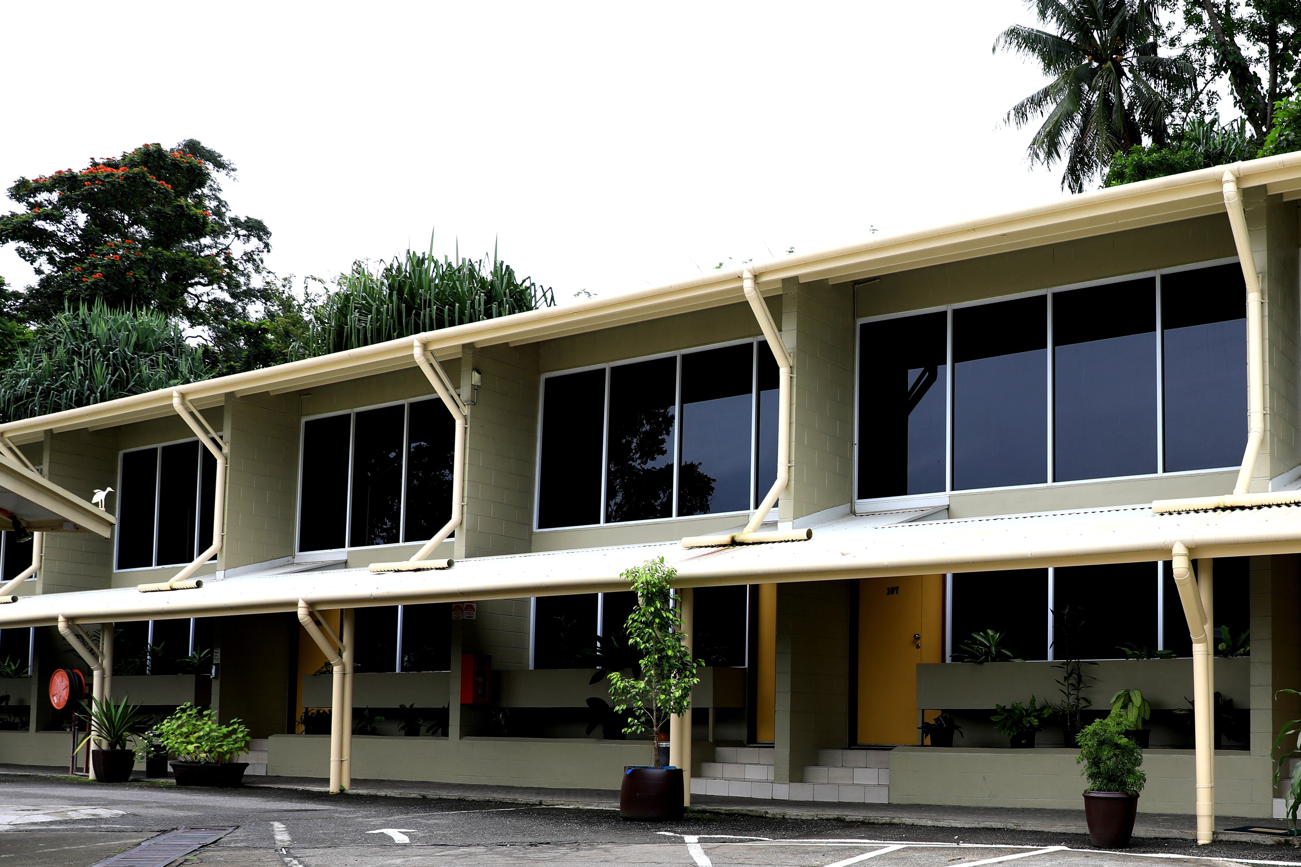 Huon Gulf Hotel and Apartments 2/49