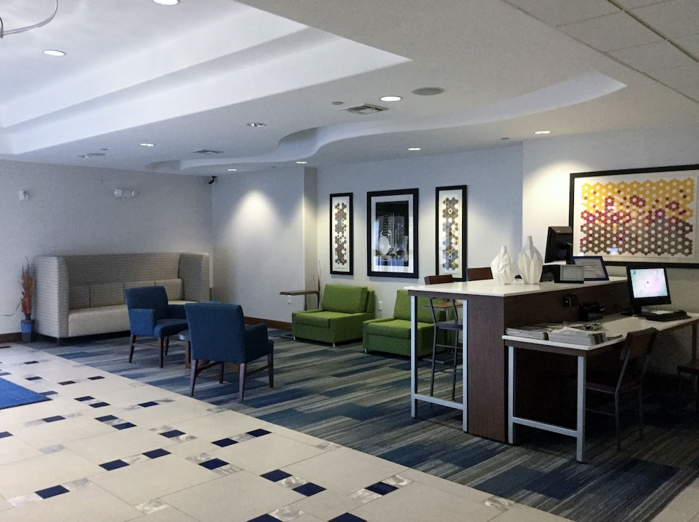 Holiday Inn Express Hotel Suites Hutto 10/72