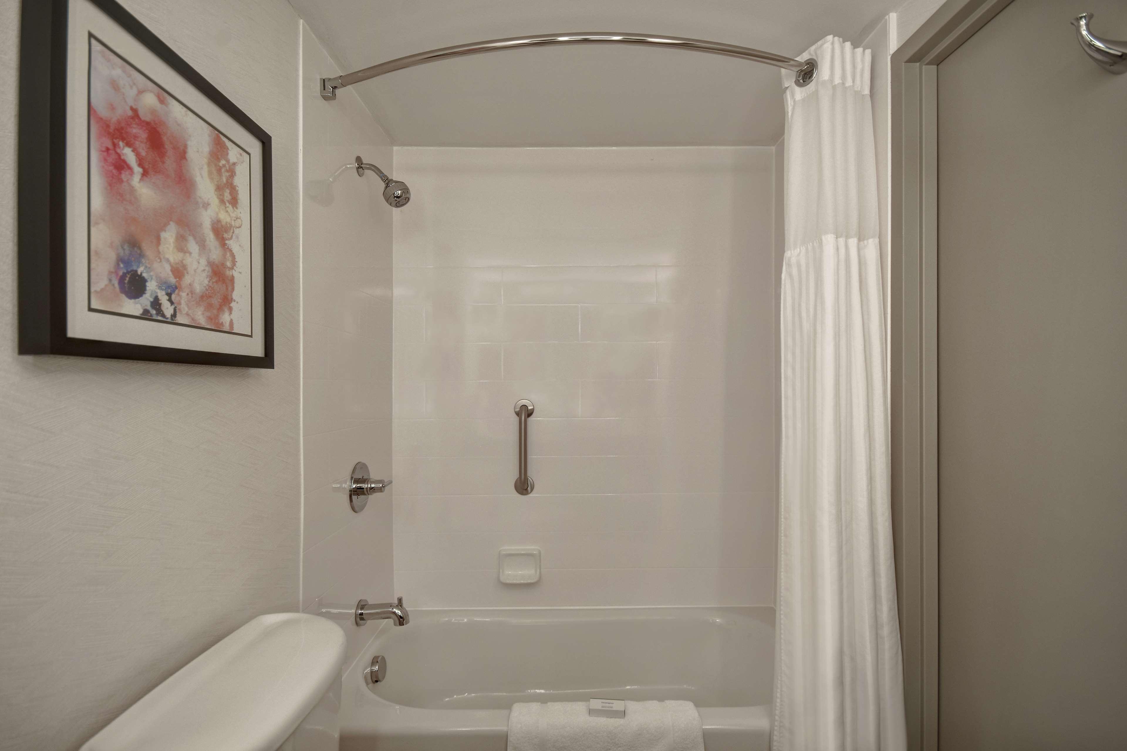 غرفة قياسية بسرير مزدوج، Hilton Garden Inn Detroit Metro Airport 5/5