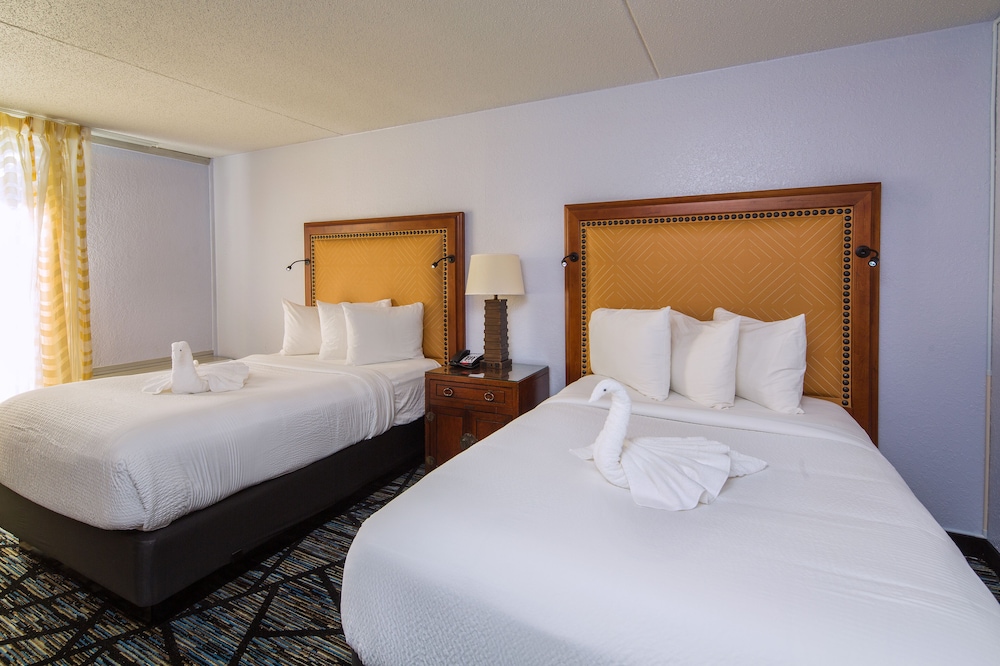 Whispering Woods Hotel & Conference Center 11/39