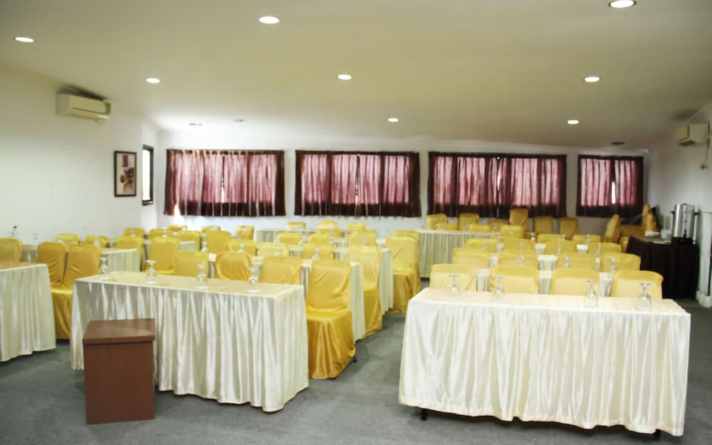 Hotel O near Mall Panakukkang formerly Al-Badar Hotel Syariah 41/52