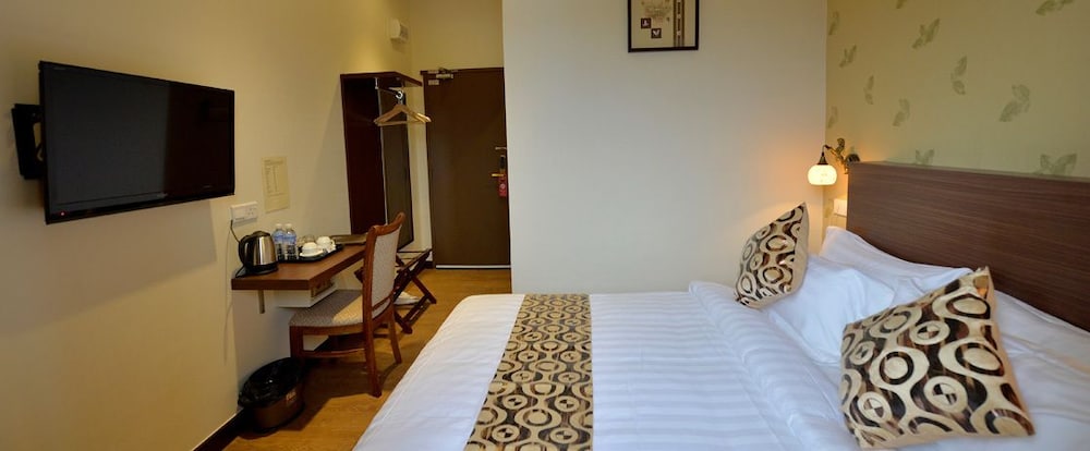 SUPERIOR, DOUBLE OR TWIN BED