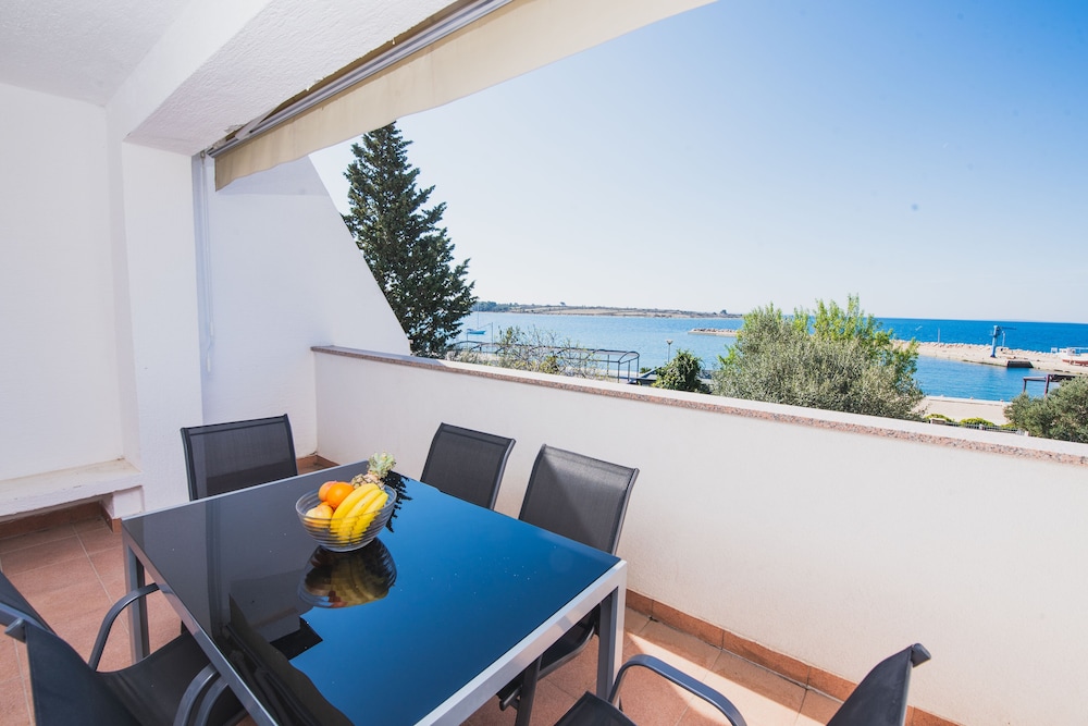 Apartments By The Sea Semy 24/38