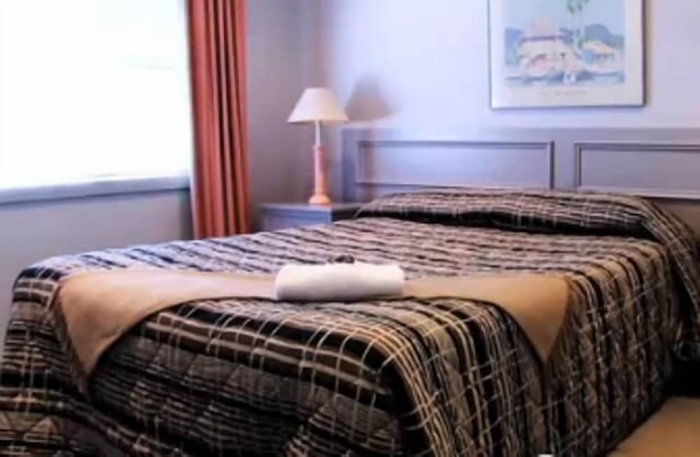 Clayton Monash Motor Inn & Serviced Apartments 11/17