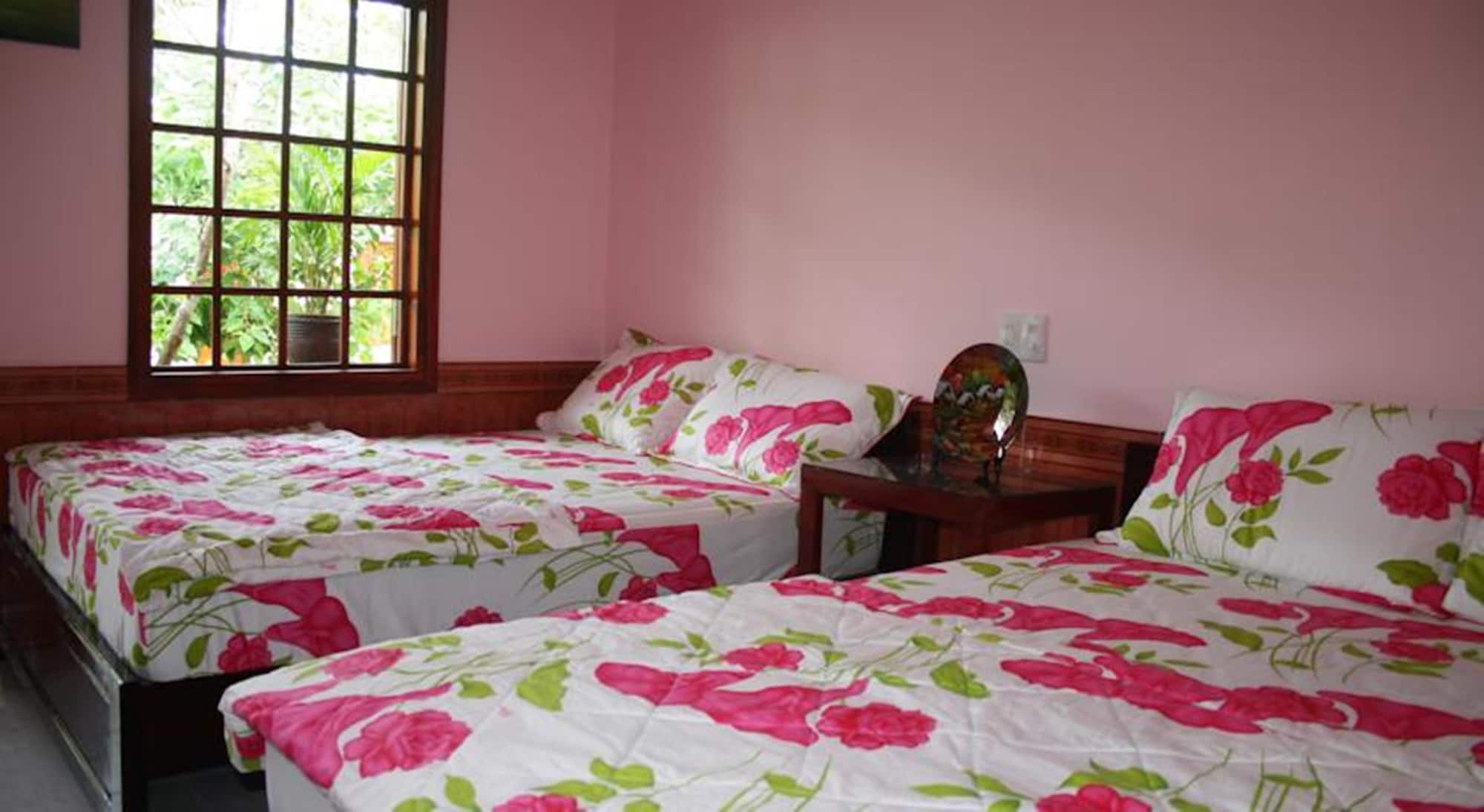 ROOM, QUADRUPLE