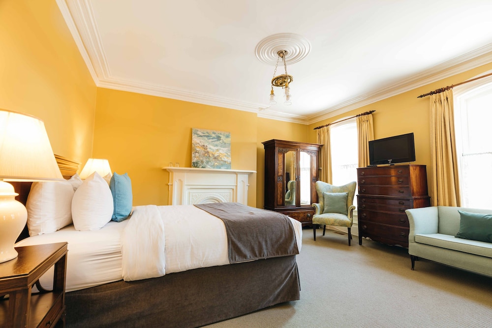Standard, Queen Bed