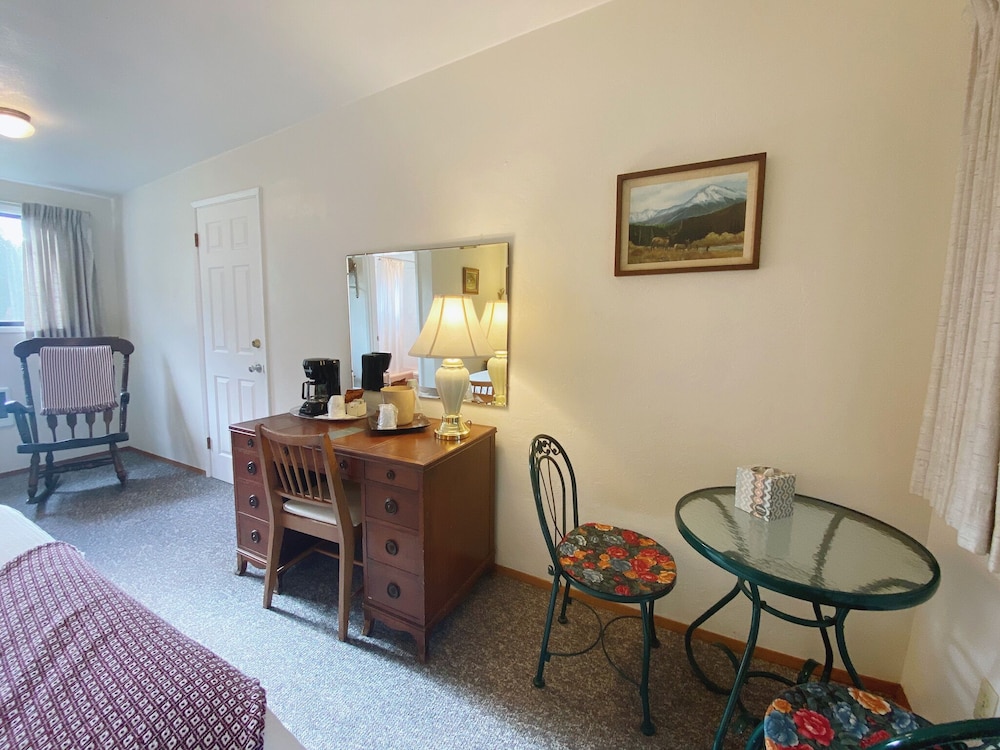 Emerald Valley Inn 58/74