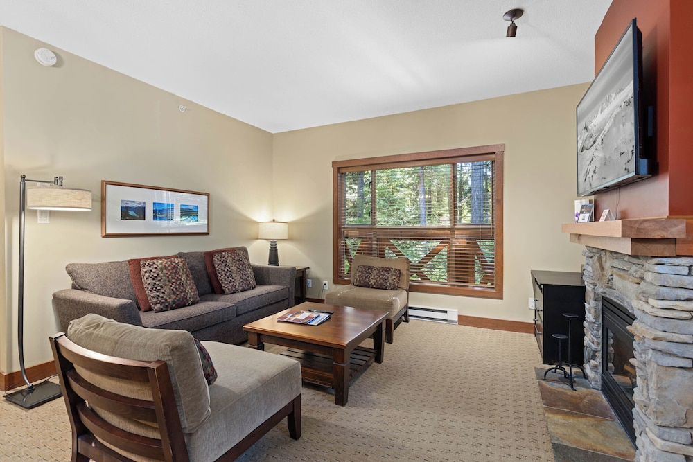 Horstman House By Whistler Premier 46/68