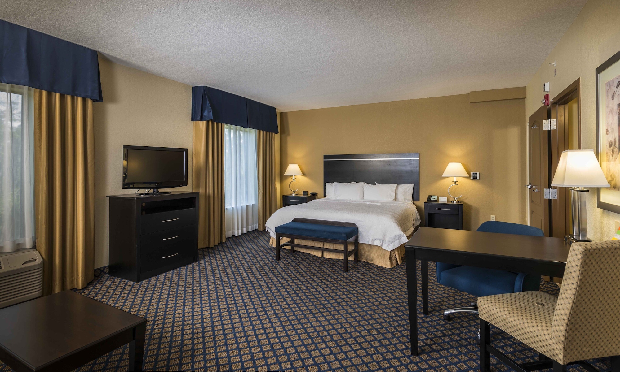 STUDIO, KING BED, ACCESSIBLE