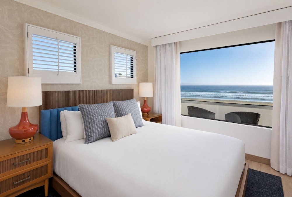 Boardwalk, Suite, King Bed, Sofa