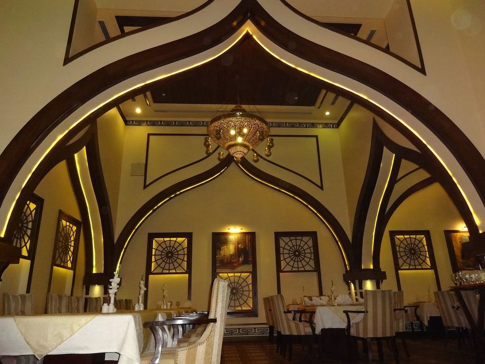Faletti’s Hotel 7/68