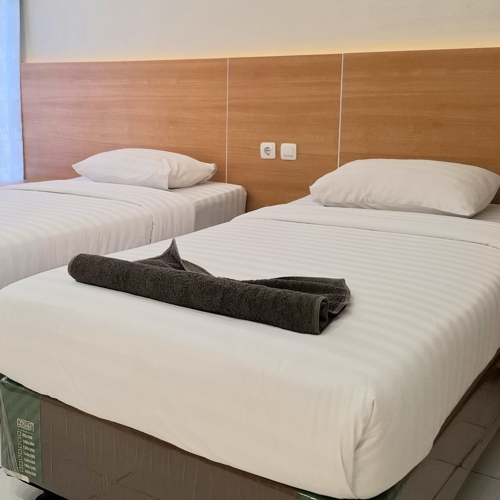 Hotel Kencana Jaya by ZUZU 16/50