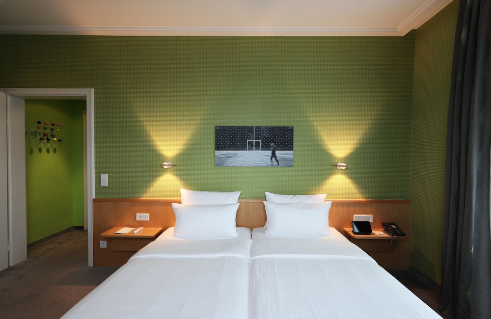 GRAND, DOUBLE BED