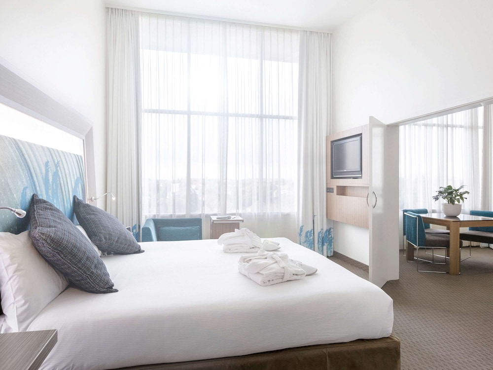 NOVOTEL HAMILTON TAINUI 10/72